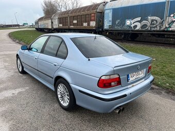 BMW 540i AT - ind. farba Silverstone - 3