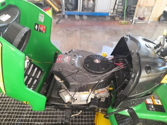 Traktorov kosačka John Deere L111 - 3