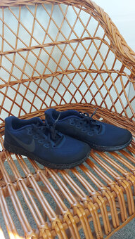 NIKE SHIELD - 3