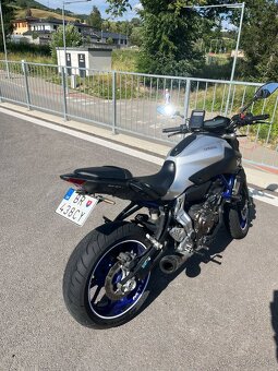 Yamaha mt 07 - 3
