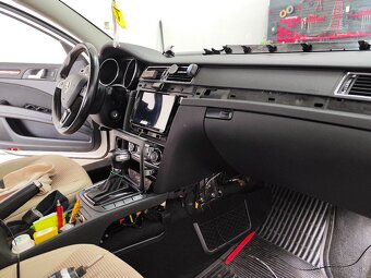 Cúvacia parkovacia kamera AUDI SEAT ŠKODA VOLKSWAGEN - 3