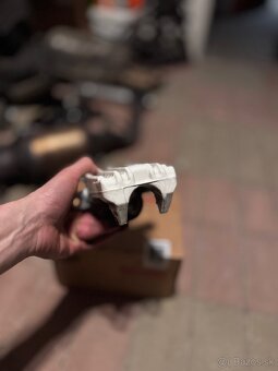 Brzdový strmen zadný-pravý - 3