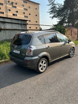 Toyota Corola Verso - 3