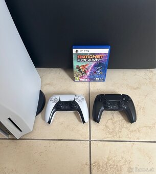 PlayStation 5 (PS5) + 2x ovládače - 3