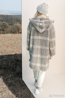 KRÁSNY KABÁT slovenskej značky LULL, PC 112 EUR - 3