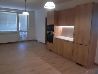 Krásna izba pre ženu v Centre pri Auparku 350 € - 3