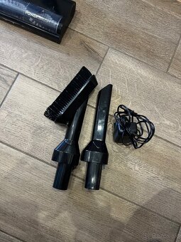 Tyčový vysávač Sencor SVC 7523BK - 3