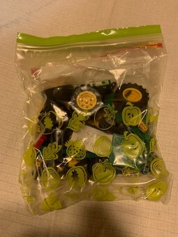 LEGO 42136 Technic - John Deere 9620R4WD Tractor - 3