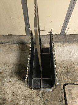 Predam stojan na noviny - 3