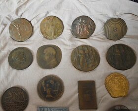 Medaily a plakety z čias ČSSR -  24ks - 3