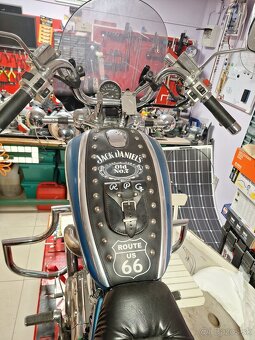 Suzuki Intruder - 3