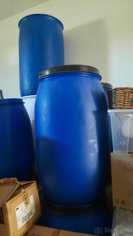 Plastové sudy rôznych objemov – 100 l, 200 l, 50 l – - 3