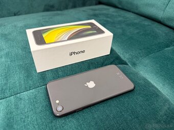 Apple iPhone SE 2020 64GB black - 3