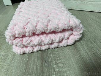 Háčkovaná baby pink (ružová) deka z jemnej evo vlny - 3