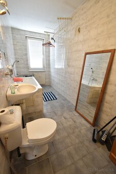 Pezinok:Ponúkame priestranný 3 izbový byt , Svätoplukova ul. - 3