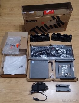 Lenovo ThinkCentre M720q Tiny-Mini PC,i5,16GB RAM, 500GB SSD - 3