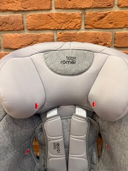 Autosedacka Britax Romer Evolve - 3