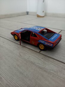 autíčko model Ferarri mondial 8 - r.1981 - 3