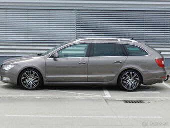 Superb Combi 2.0 TDI CR Elegance 4x4 DSG Panorama Webasto - 3
