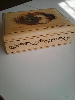 doza drevena zdobena- jelen - 3