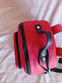 Červený ruksak - 3