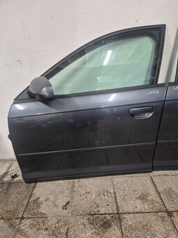 Predám náhradné diely na Audi a3 8p - šoférova strana dvere- - 3