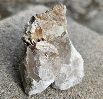 18mm čistý kryštál topazu, krištáľu a muskovitu v pegmatite - 3