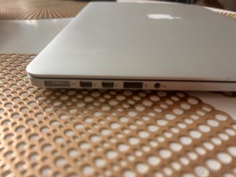 Apple MacBook Pro  (Retina, 15-palcový) - 3