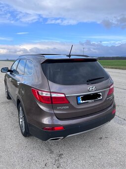 Hyundai Grand Santa Fe - 3