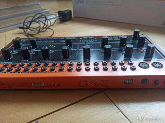 Behringer Crave Syntetizátor + Decksaver - 3