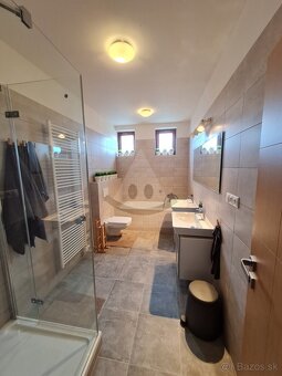 Na prenájom veľkometrážny byt v centre mesta Komárna - 3