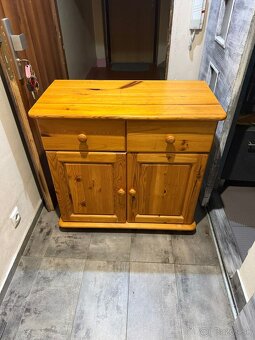 Nabytok z borovice, kniznica, komoda  nocny stolik, policka - 3