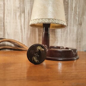 ZRIEDKAVÁ BAKELITOVÁ LAMPIČKA S POPOLNÍKOM - 3