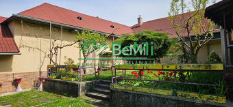 NR - RD - Mojmírovce, centrum obce, 2 bytové jednotky - 3