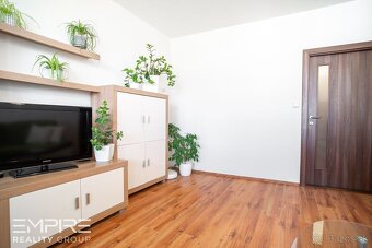 Na predaj priestranný, slnečný 3i byt po staršej kompletnej - 3