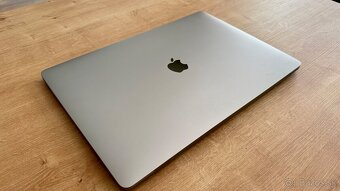 MacBook Pro 16" s touchbarom, 16 gb RAM, i9, 1 TB SSD - 3