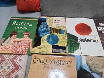 knihy o vyšívaní, výšivkách, ručné práce, kroj - 3