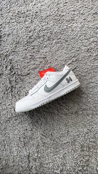 Nike SB Dunk Low Supreme 95 White Metallic Silver - 3