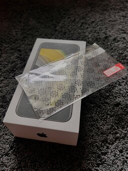 iPhone SE - 3