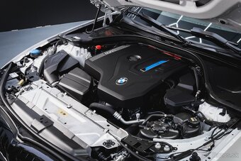 BMW 330e Touring xDrive MOZNY ODPOCET - 3
