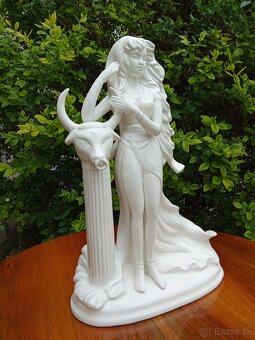 Porcelánová socha. - 3