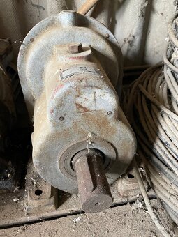 Predám veľký elektromotor s prevodovkou - 3