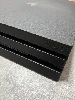 PS4 PRO 1TB + 2x joystick + hra Mafia - 3