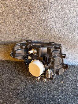 Svetlo Nissan Navara/Pathfinder D40 - 3