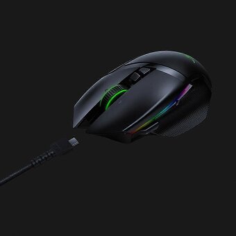 Razer Basilisk Ultimate HyperSpeed with charging dock - 3