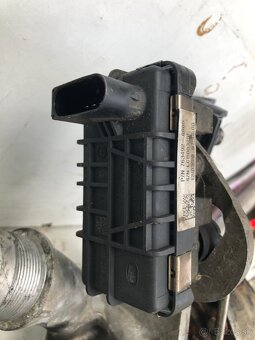 Audi Q7 - Turbodúchadlo Audi Q7 4.2 TDI V8  originál - 3