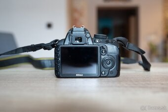 Nikon D3100 + AF-S 35mm f/1.8 G - 3