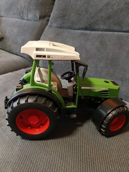 Bruder Zelený Traktor Fendt - 3