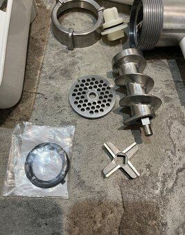 Mlynček Bosch mum 5 na kuchynský robot - 3