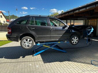 Zdvihak na auto - 3